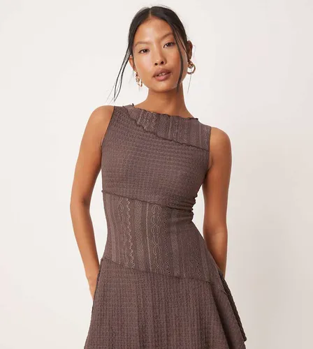 Robe courte en dentelle mélangée - Chocolat - Miss Selfridge Petite - Modalova