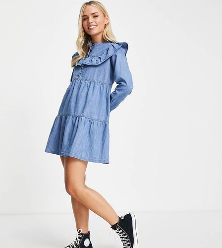 Petite - Robe en jean à plastron volanté - moyen délavé - Miss Selfridge - Modalova