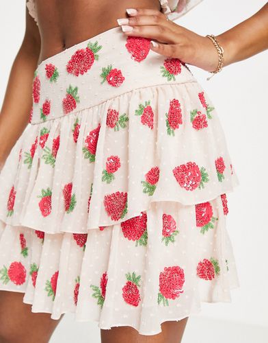 Premium - Mini-jupe étagée avec motif fraises à ornements - Ivoire - IVORY - Miss Selfridge - Modalova