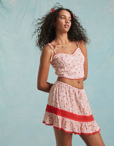 Top corset d'ensemble à bretelles nouées et imprimé fraises - Miss Selfridge - Modalova