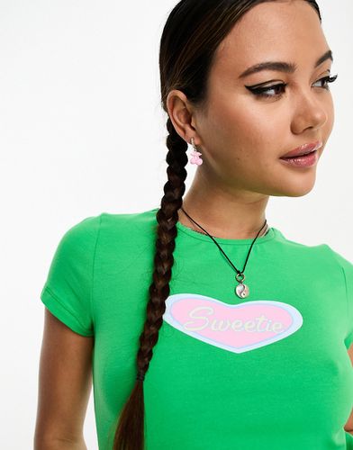 T-shirt crop top avec caur et inscription Sweetie » - Noisy May - Modalova