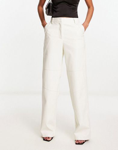 NA-KD - Pantalon droit en imitation cuir - Blanc cassé - Nakd - Modalova