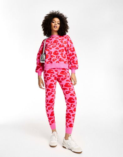 Pantalon de jogging d'ensemble en maille à imprimé léopard - et rouge - Never Fully Dressed - Modalova
