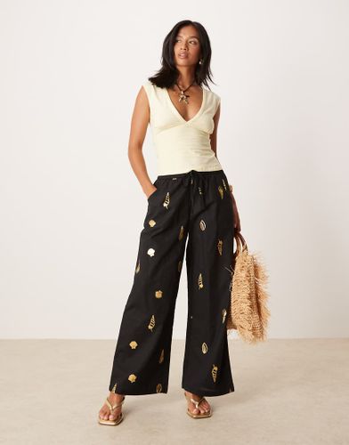 Petite - Pantalon ample  motifs coquillages dors - Never Fully Dressed - Modalova