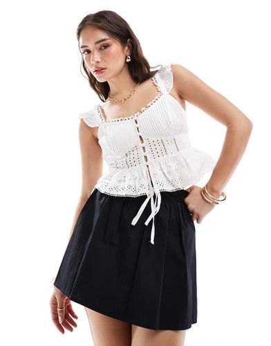 Crop top boutonné en broderie anglaise - New Look - Modalova