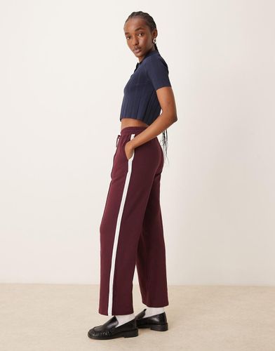 Pantalon de jogging nervuré avec bande latérale - Bordeaux - New Look - Modalova