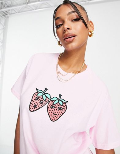 T-shirt oversize à motif fraises brodées - New Love Club - Modalova