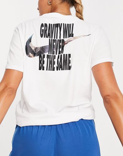 Fly Seasonal - T-shirt à imprimé graphique et logo virgule - Nike Basketball - Modalova