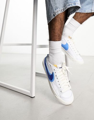 Blazer Low '77 - Baskets à logo virgule double effet spray - et bleu - Nike - Modalova