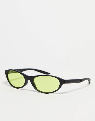 Lunettes de soleil rétro à verres vert fluo - Nike - Modalova