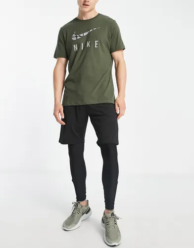 Run Division - T-shirt à imprimé logo graphique - Kaki - Nike Running - Modalova