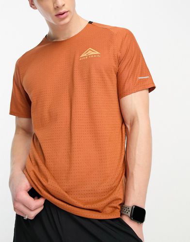 Trail Solar Chase - T-shirt en tissu Dri-FIT - Nike Running - Modalova