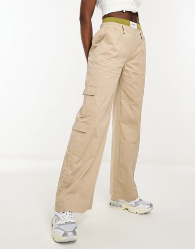 Pantalon cargo avec bande contrastante - Beige et vert - Sixth June - Modalova