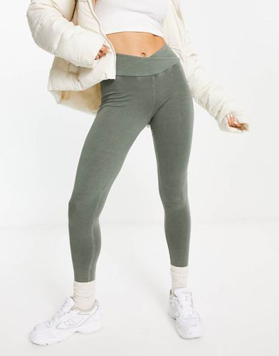 Legging sans coutures avec taille en V - Kaki délavé - Stradivarius - Modalova