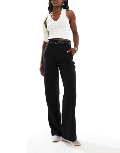 Pantalon habillé avec ceinture - Stradivarius - Modalova