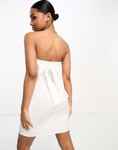 Bride to Be - Robe bandeau courte en satin avec naud à l'arrière - Pieces - Modalova