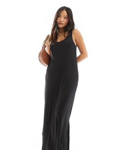 Robe longue avec encolure dégagée - Pieces Petite - Modalova