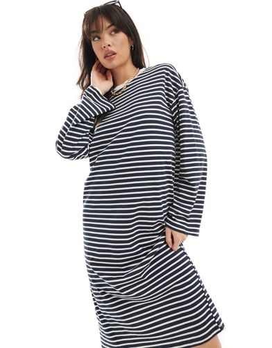 Robe t-shirt mi-longue oversize à rayures et manches longues - Pieces - Modalova