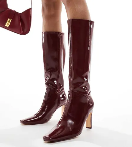 Pose - Bottes montantes effet verni - Lie-de-vin - Public Desire Wide Fit - Modalova