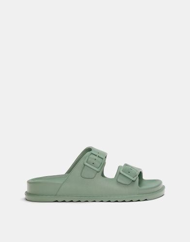 Sandales en caoutchouc avec boucle - Pull & bear - Modalova
