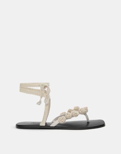 Sandales plates  fleurs au crochet - cru - Pull & bear - Modalova