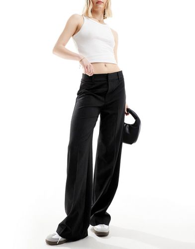 Pantalon ajusté large à fines rayures et bords contrastants - Noir - Pull & bear - Modalova