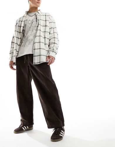 Pantalon large en velours côtelé - Marron - Pull & bear - Modalova