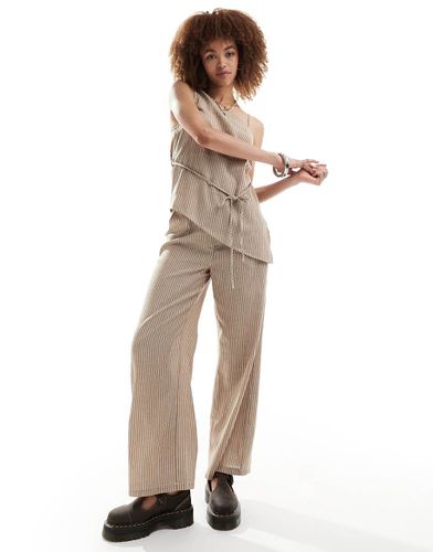 Pantalon d'ensemble droit aspect lin à fines rayures - Reclaimed Vintage - Modalova