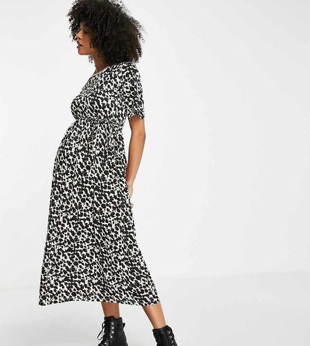 Robe portefeuille mi-longue à smocks avec imprimé - River Island Maternity - Modalova