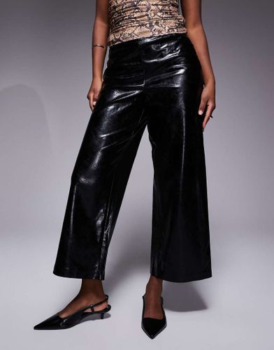 Pantalon court en imitation cuir avec boucles - River Island - Modalova