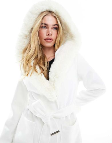 Veste façon peignoir en fausse fourrure - Crème - River Island - Modalova