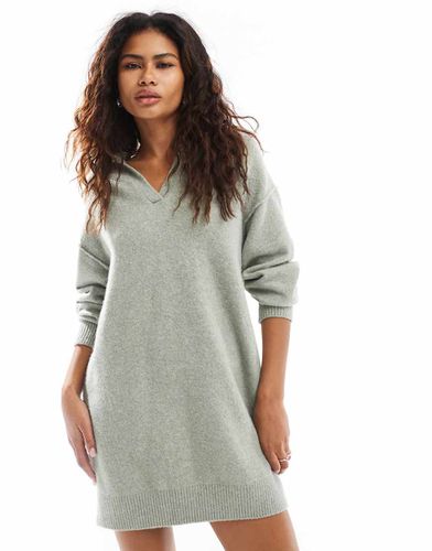 Tahlia - Robe courte en maille avec col polo - sauge chiné - Exclusivité ASOS - Weekday - Modalova