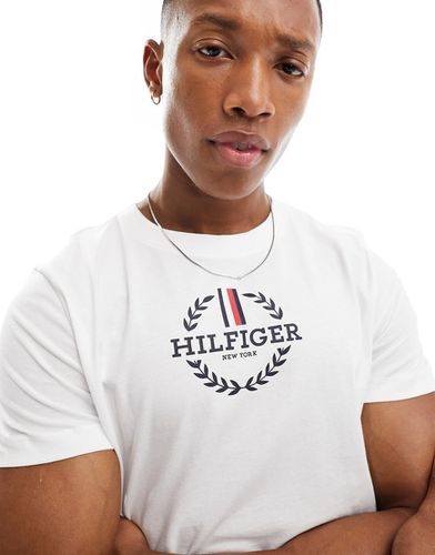 Global - T-shirt avec bande logo et couronne de laurier sur le devant - Tommy Hilfiger - Modalova