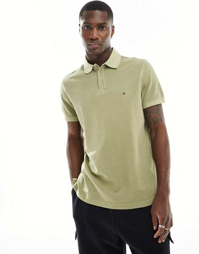 Polo teinté coupe classique - olive - Tommy Hilfiger - Modalova