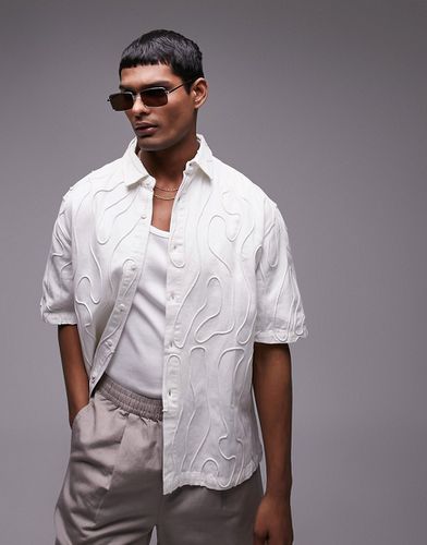 Chemise à manches courtes coupe décontractée avec motif ondulé texturé - Blanc - Topman - Modalova