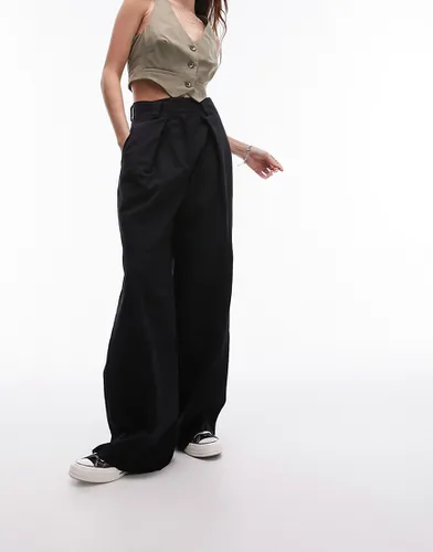 Pantalon large ajusté avec pinces sur l'ourlet - Topshop - Modalova