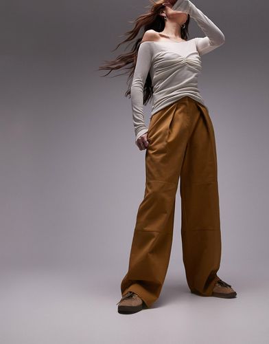 Pantalon large ajusté avec pinces sur l'ourlet - Sable - Topshop - Modalova
