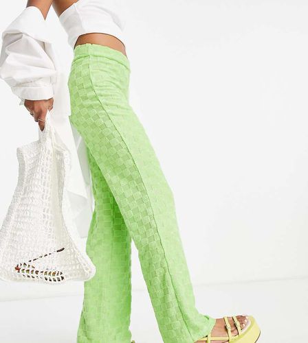 Pantalon droit en tissu éponge dévoré à motif damier - Topshop Petite - Modalova