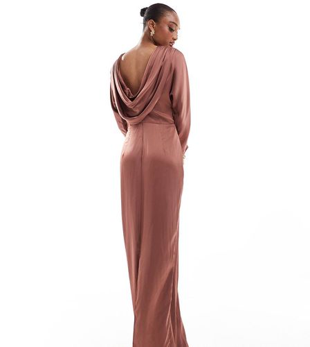 Robe longue à manches longues et dos bénitier en satin - Mûre - Tfnc Tall - Modalova