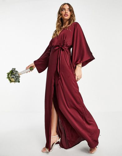 Robe portefeuille longue de demoiselle d'honneur en satin à manches kimono - Baie - Tfnc - Modalova