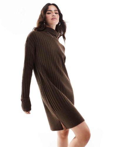 Robe pull courte côtelée à col roulé - chocolat - Threadbare - Modalova