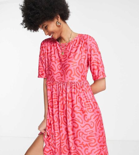 Robe babydoll oversize à imprimé tourbillon - Urban Threads Tall - Modalova
