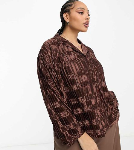 Chemise oversize d'ensemble en tissu plissé - chocolat - Urban Threads Curve - Modalova