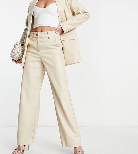 Pantalon d'ensemble ajusté imitation cuir - Crème - Vero Moda Tall - Modalova