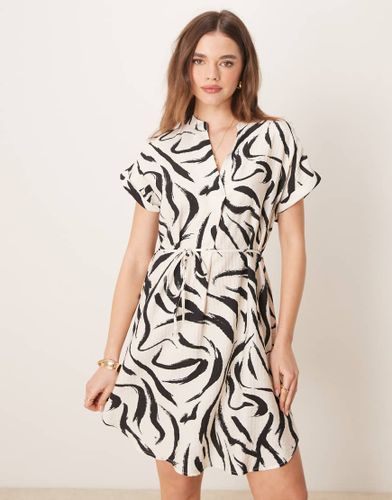 Robe courte noue devant  manches courtes et col crant - Imprim noir et - Vila - Modalova