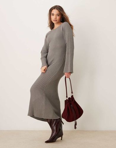 Robe longue côtelée avec liens à la taille et manches évasées - Yas - Modalova