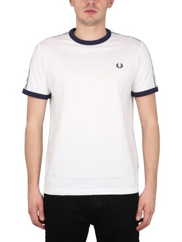 T-shirt with logo embroidery - fred perry - Modalova