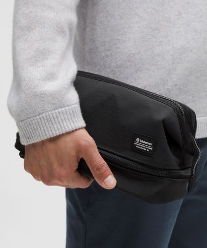 “ Trousse de toilette Ã  double compartiment - lululemon - Modalova