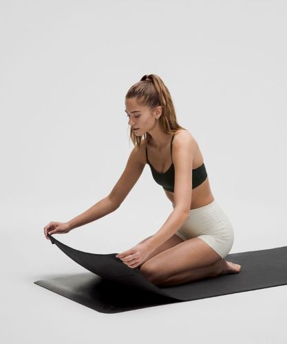 “ Serviette adhÃ©rente pour tapis de yoga - lululemon - Modalova