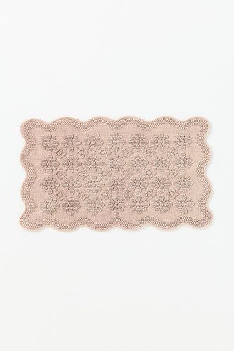 Benni Hand-Woven Floral Wavy Border Bathmat en taille: Shaped chez - Anthropologie - Modalova